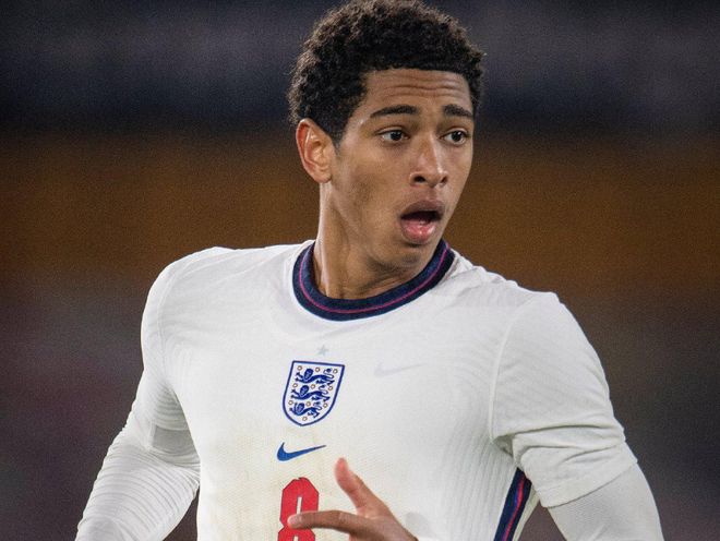 勇士官方：格林扭伤右脚，本场比赛不会回归