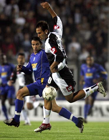 基恩曾因记者手机没有静音而发火，但录节目时他的手机也响了