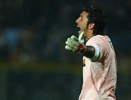 卖奖杯、卖主力、等收购，破产后的球队何去何从