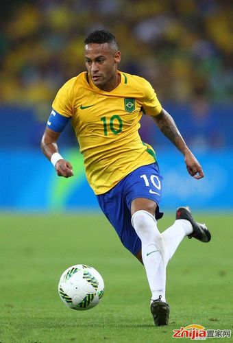 海港6日上午转道新加坡去新山，颜骏凌、徐新获颁纪念球衣