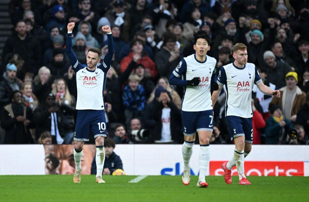 29分大败想起他了？湖人球迷群体高呼勒布朗！美网友让东里给老詹道歉