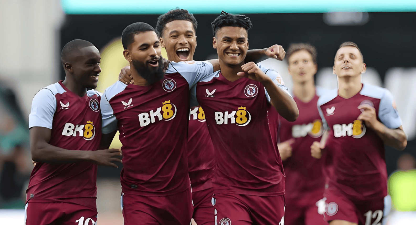 记者：富安健洋已与阿贾克斯就一份短期合同达成一致