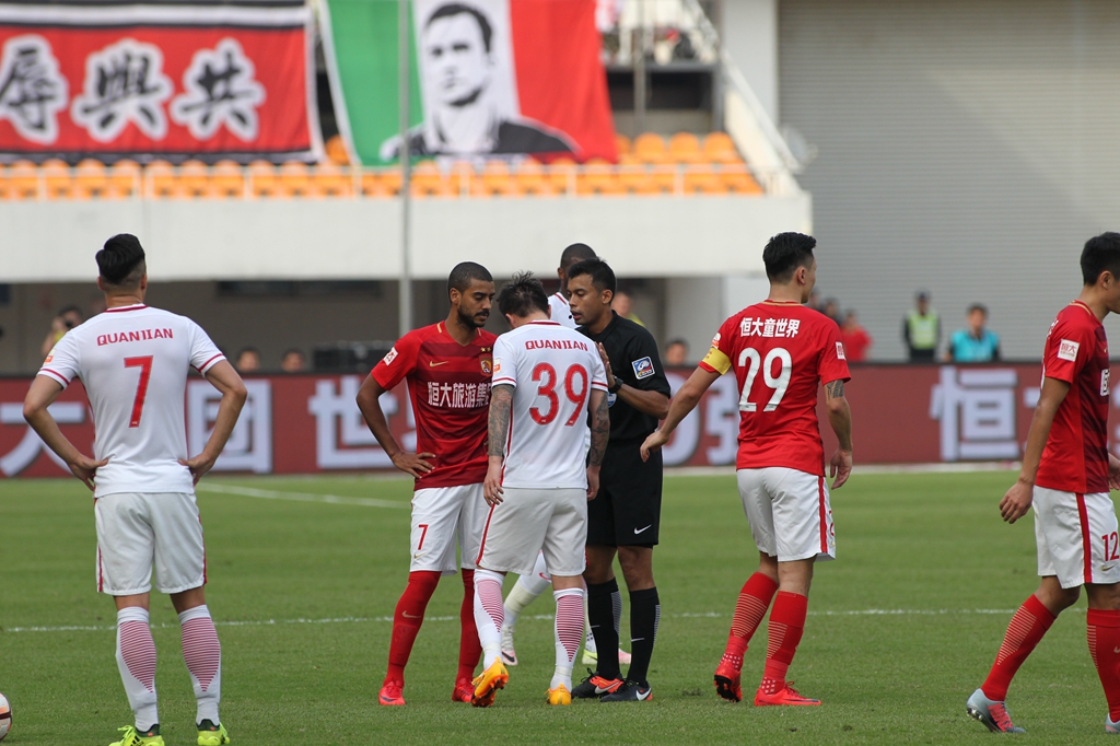 中国女排世锦赛名单基本确定：李盈莹或缺席，美国站16人选14人