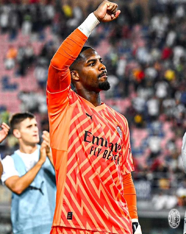 奎因五项基础数据均排在本届新秀前五，总助攻第一